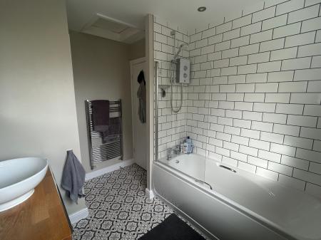 4 bedroom Semi-detached house to let in Bracken Way, Markfield, LE67