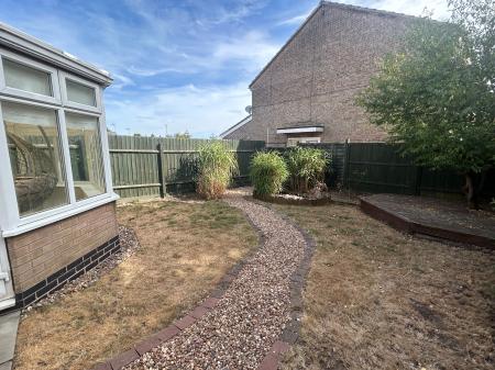 4 bedroom Semi-detached house to let in Bracken Way, Markfield, LE67