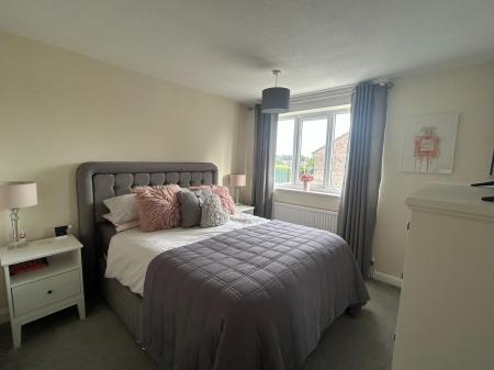 4 bedroom Semi-detached house to let in Bracken Way, Markfield, LE67