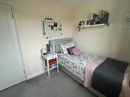 4 bedroom Semi-detached house to let in Bracken Way, Markfield, LE67