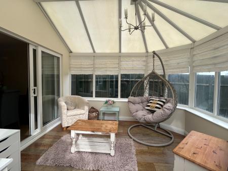 4 bedroom Semi-detached house to let in Bracken Way, Markfield, LE67