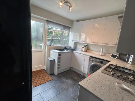 4 bedroom Semi-detached house to let in Bracken Way, Markfield, LE67