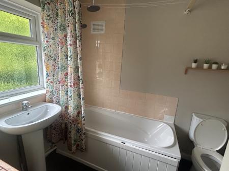 4 bedroom Semi-detached house to let in Beaumont Road, Loughborough, LE11