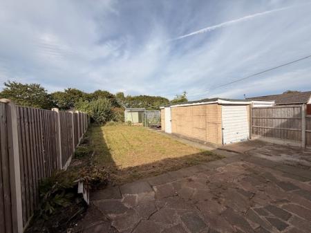 3 bedroom Semi-detached house for sale in Kensington Avenue, Loughborough, LE11