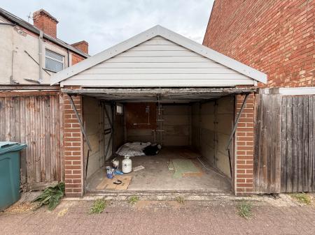 5 bedroom Terraced House to let in Cobden Street, Loughborough, LE11