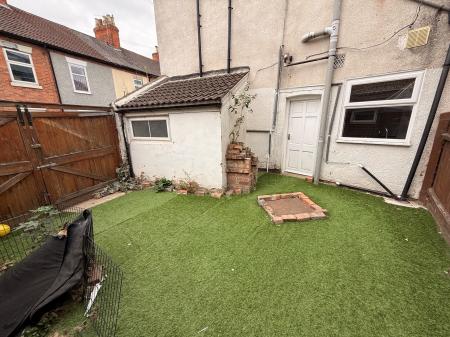 5 bedroom Terraced House to let in Cobden Street, Loughborough, LE11