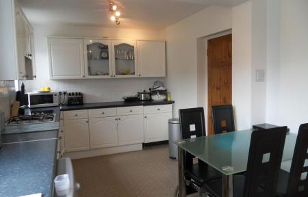 3 bedroom Semi-detached house to let in Wilton Avenue, Loughborough, LE11