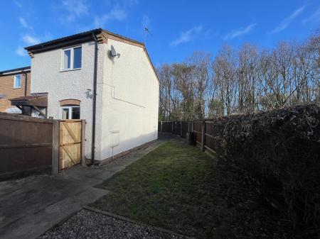 2 bedroom Semi-detached house to let in Chiltern Avenue, Shepshed, LE12