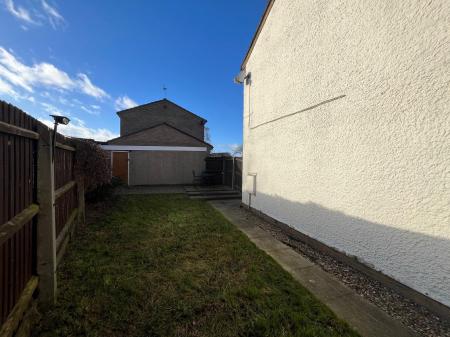 2 bedroom Semi-detached house to let in Chiltern Avenue, Shepshed, LE12