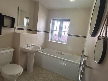 4 bedroom Detached house to let in Watts Drive, Shepshed, LE12
