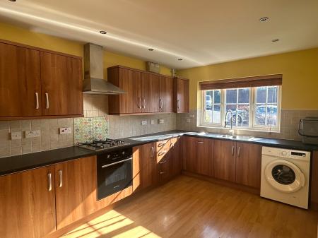 4 bedroom Detached house to let in Watts Drive, Shepshed, LE12