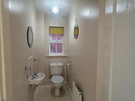 4 bedroom Detached house to let in Watts Drive, Shepshed, LE12