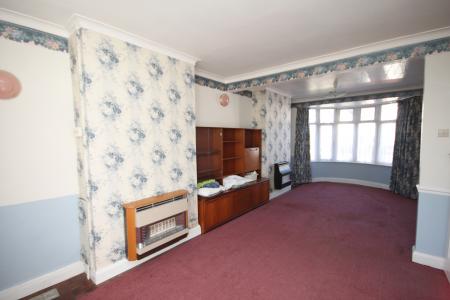 3 bedroom Semi-detached house for sale in Willow Way, Luton, LU3