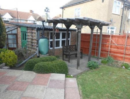 3 bedroom Semi-detached house for sale in Willow Way, Luton, LU3