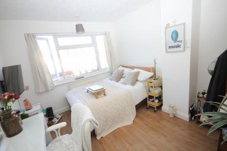 3 bedroom Terraced House to let in Dunstable Road, Luton, LU4