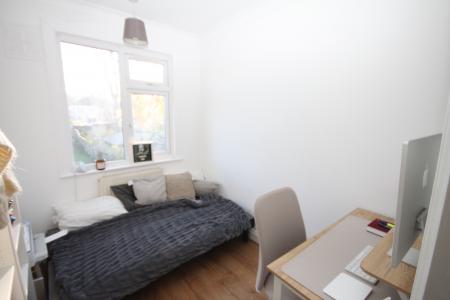 3 bedroom Terraced House to let in Dunstable Road, Luton, LU4