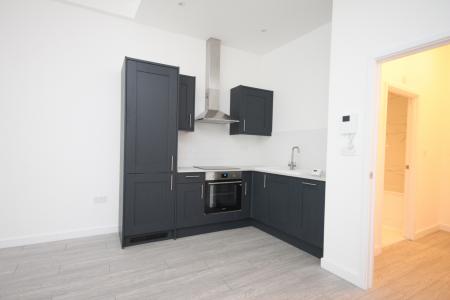 1 bedroom Studio flat to let in Old Bedford Road, Luton, LU2