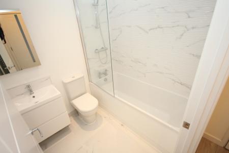 1 bedroom Studio flat to let in Old Bedford Road, Luton, LU2