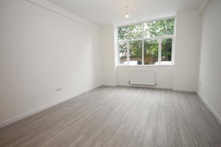 1 bedroom Studio flat to let in Old Bedford Road, Luton, LU2