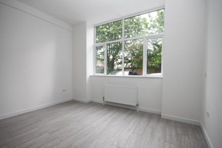 1 bedroom Studio flat to let in Old Bedford Road, Luton, LU2