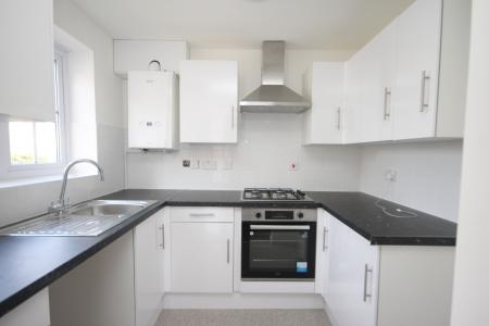 2 bedroom Semi-detached house to let in Morgan Close, Luton, LU4