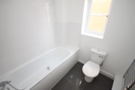 2 bedroom Semi-detached house to let in Morgan Close, Luton, LU4