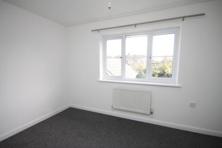 2 bedroom Semi-detached house to let in Morgan Close, Luton, LU4