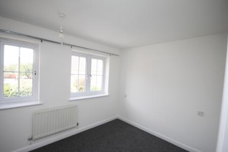 2 bedroom Semi-detached house to let in Morgan Close, Luton, LU4