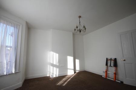 3 bedroom Terraced House to let in Park Street, Luton, LU1