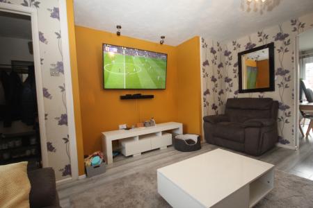 3 bedroom Detached house to let in Swan Mead, Luton, LU4