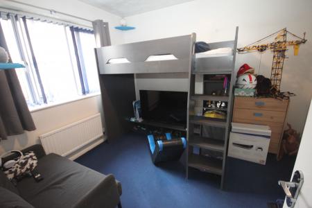 3 bedroom Detached house to let in Swan Mead, Luton, LU4