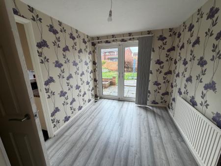 3 bedroom Detached house to let in Swan Mead, Luton, LU4