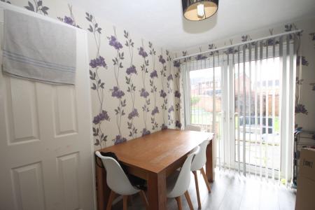 3 bedroom Detached house to let in Swan Mead, Luton, LU4