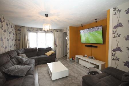 3 bedroom Detached house to let in Swan Mead, Luton, LU4