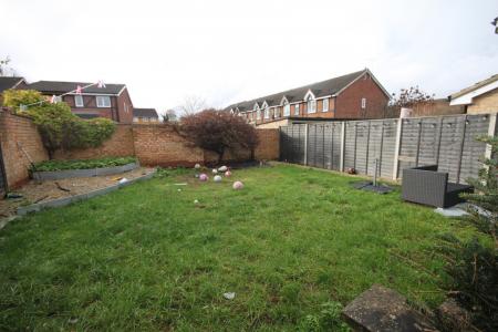 3 bedroom Detached house to let in Swan Mead, Luton, LU4