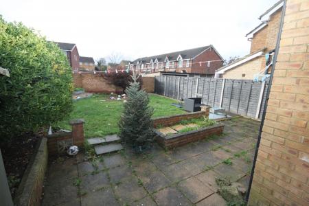 3 bedroom Detached house to let in Swan Mead, Luton, LU4