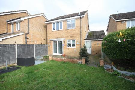 3 bedroom Detached house to let in Swan Mead, Luton, LU4