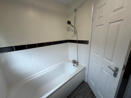3 bedroom Detached house to let in Swan Mead, Luton, LU4
