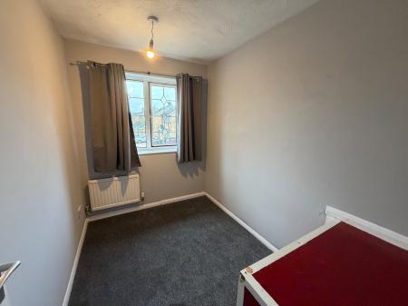 3 bedroom Detached house to let in Swan Mead, Luton, LU4