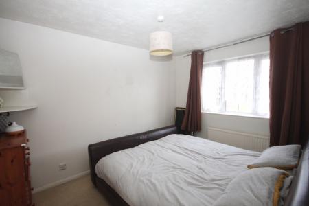 3 bedroom Detached house to let in Swan Mead, Luton, LU4