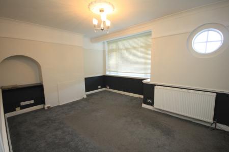 3 bedroom Semi-detached house to let in Sundon Park Road, Luton, LU3