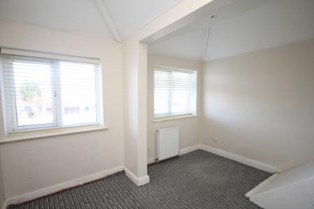 3 bedroom Semi-detached house to let in Sundon Park Road, Luton, LU3