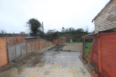 2 bedroom Semi-detached house to let in Thorneycroft Close, Luton, LU3