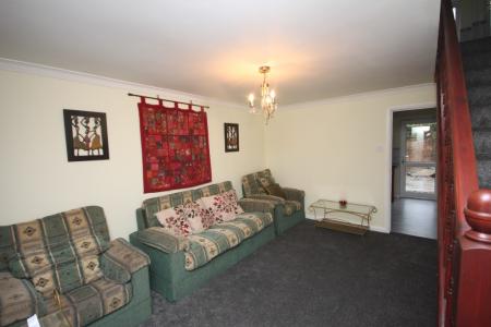 2 bedroom Semi-detached house to let in Thorneycroft Close, Luton, LU3