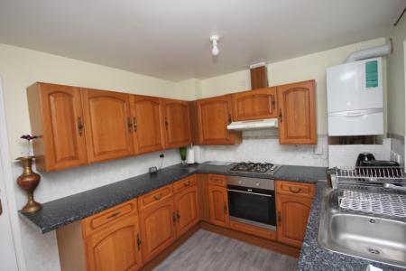 2 bedroom Semi-detached house to let in Thorneycroft Close, Luton, LU3