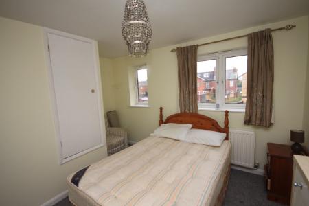 2 bedroom Semi-detached house to let in Thorneycroft Close, Luton, LU3