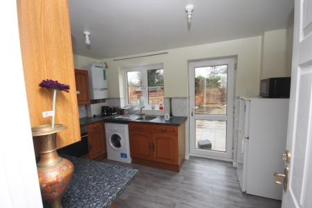 2 bedroom Semi-detached house to let in Thorneycroft Close, Luton, LU3