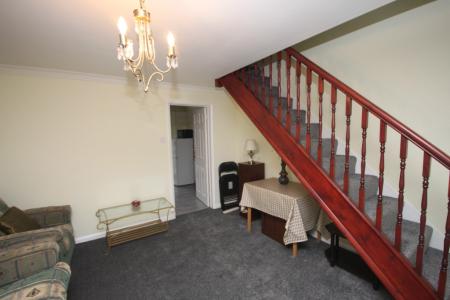 2 bedroom Semi-detached house to let in Thorneycroft Close, Luton, LU3