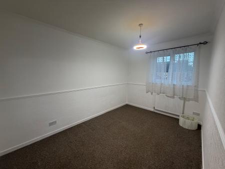 3 bedroom Semi-detached house to let in Fieldfare Green, Luton, LU4
