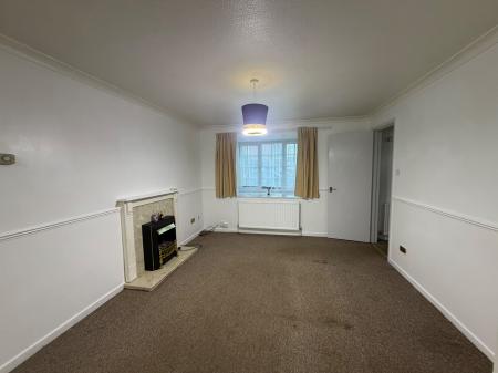 3 bedroom Semi-detached house to let in Fieldfare Green, Luton, LU4